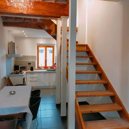 Agreable Maison En Triplex Avec Cours Interieure En Campagne Lucca Eksteriør bilde